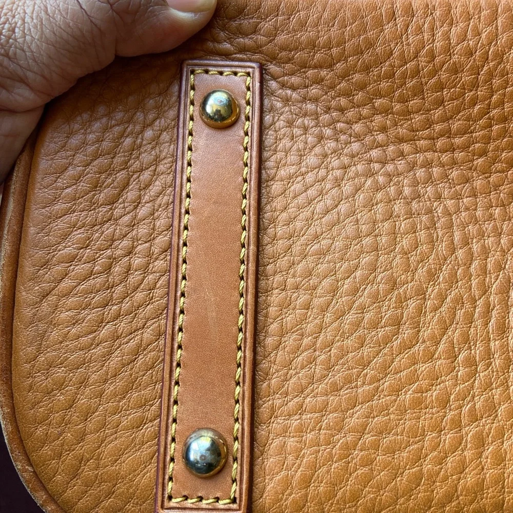 Vintage Dooney Bourke Brown Pebble Grain Leather Buckle Strap Hobo Shoulder Bag - Picture 6 of 14